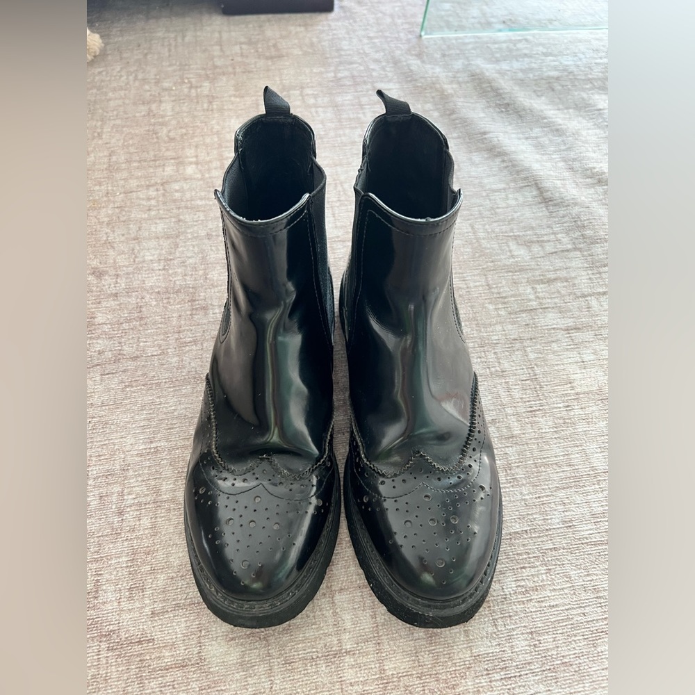 Vintage Prada Boots!! Size 39!